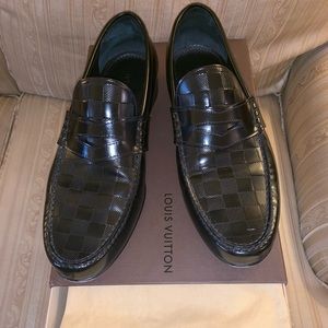 Authentic Louis Vuitton size 9 men’s loafer.